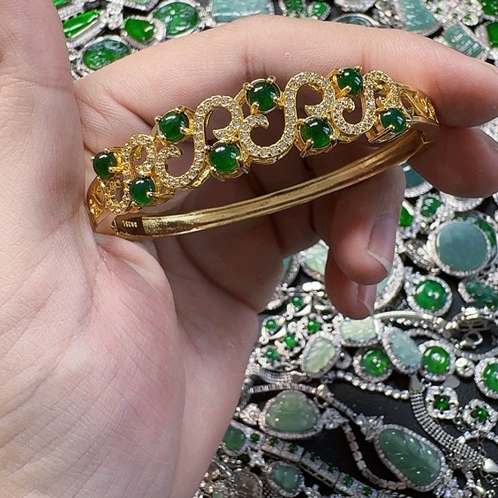 翡翠颈饰未镶嵌天然A货翡翠放漏