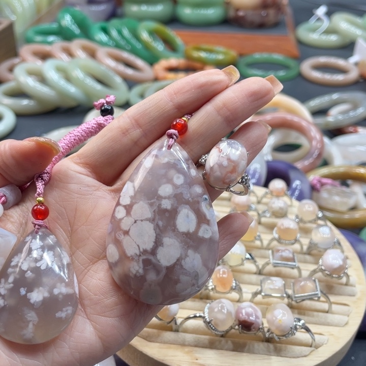 王***子石英质玉未镶嵌珠宝奇石