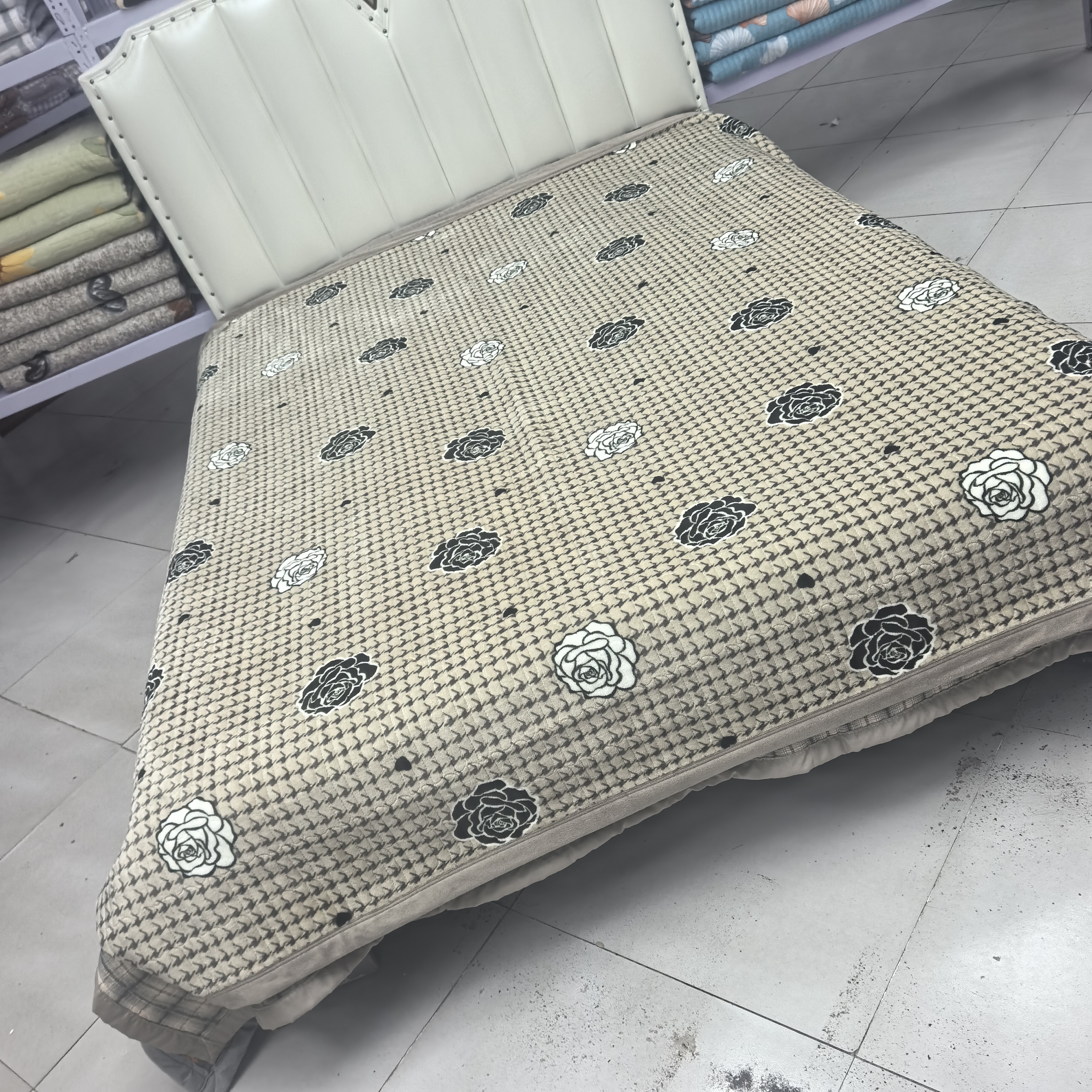 加绒宽边床盖《咖色山茶花》2米✕2.3米