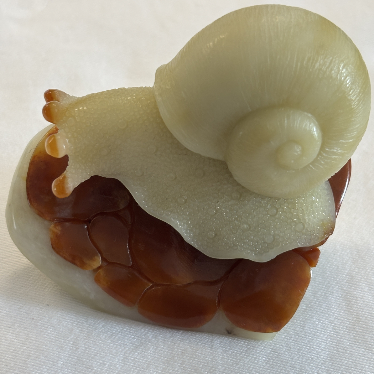 天然岫玉蛇纹石小摆件蜗牛