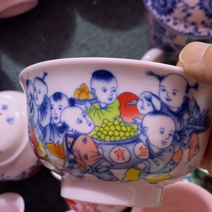 摆件瓷红稀土童子4.5寸碗