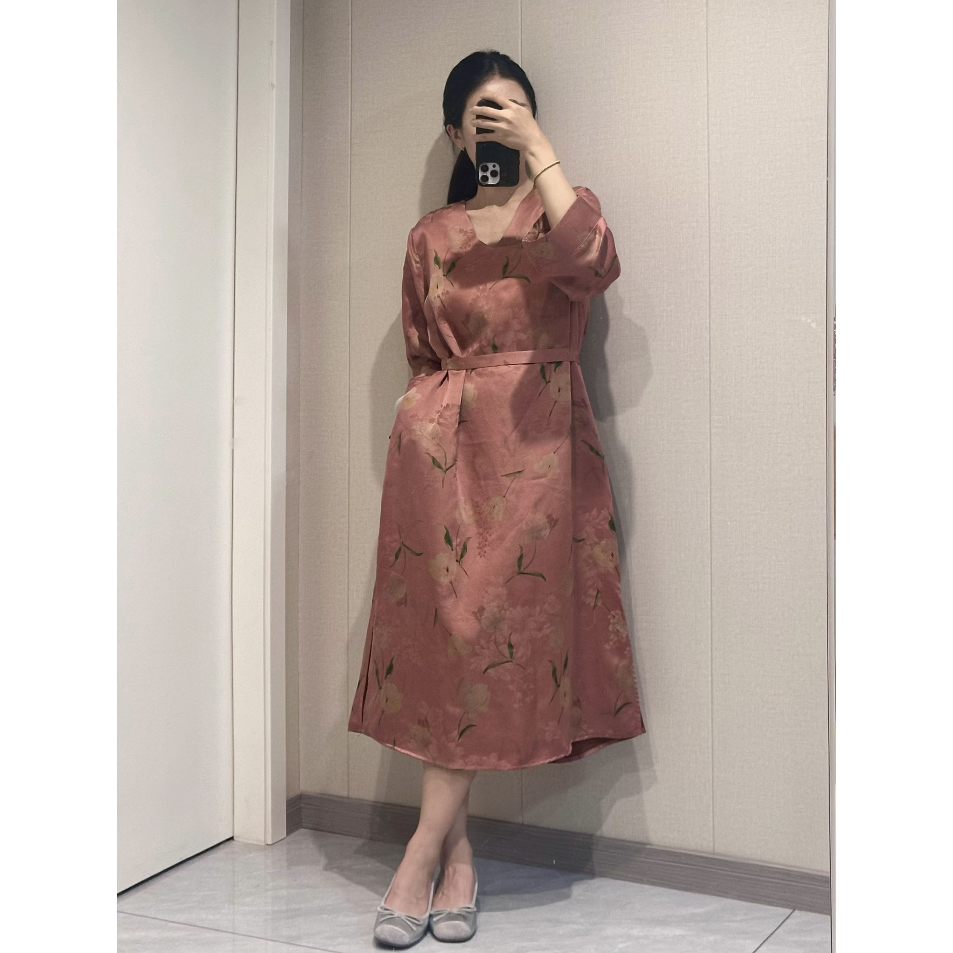 永恒绽放粉色V领袍子100%桑蚕丝红云纱花萝24姆米120长110胸围