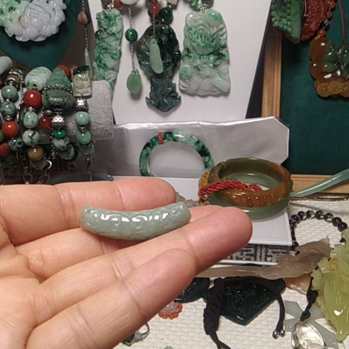 蛇纹石玉吊坠未镶嵌