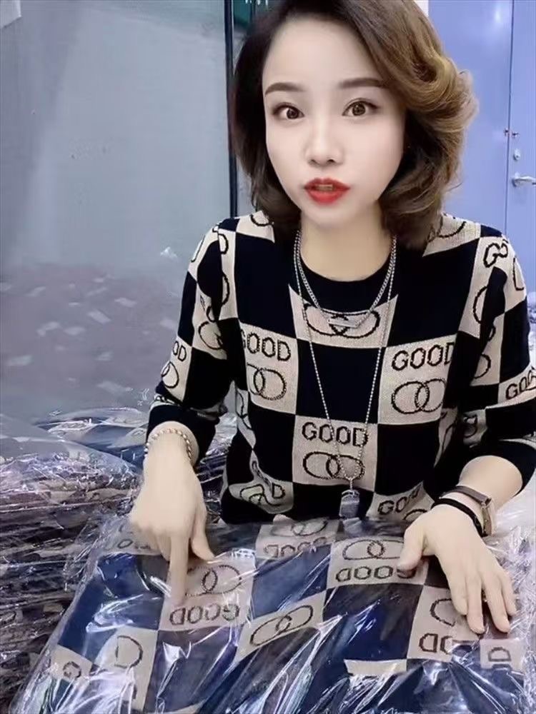 早秋新款时尚圆领洋气设计妈妈弹力气质显瘦长袖打底衫女