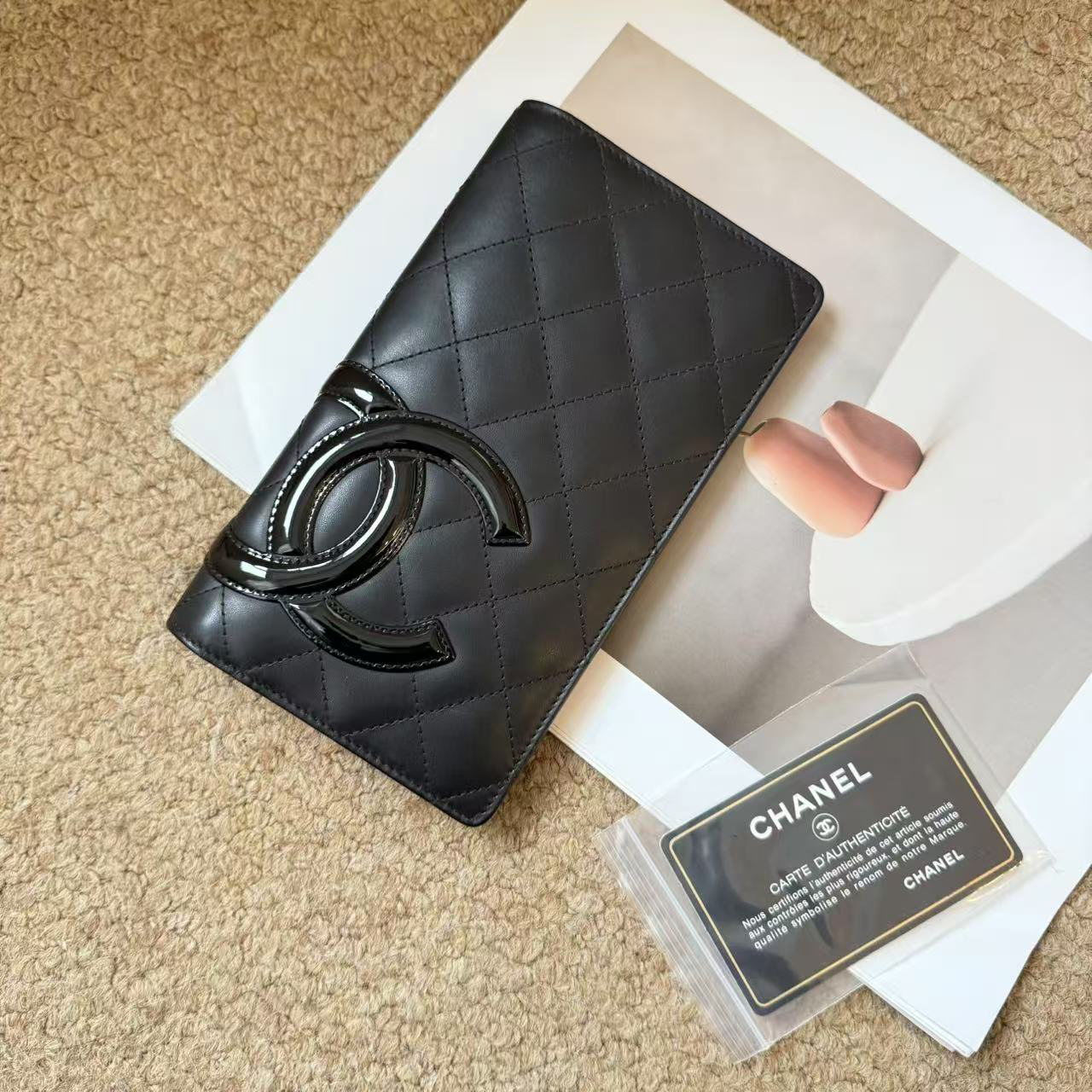 95新 Chanel/香奈儿 soblack 漆皮logo 牛皮 康鹏钱包/699600317