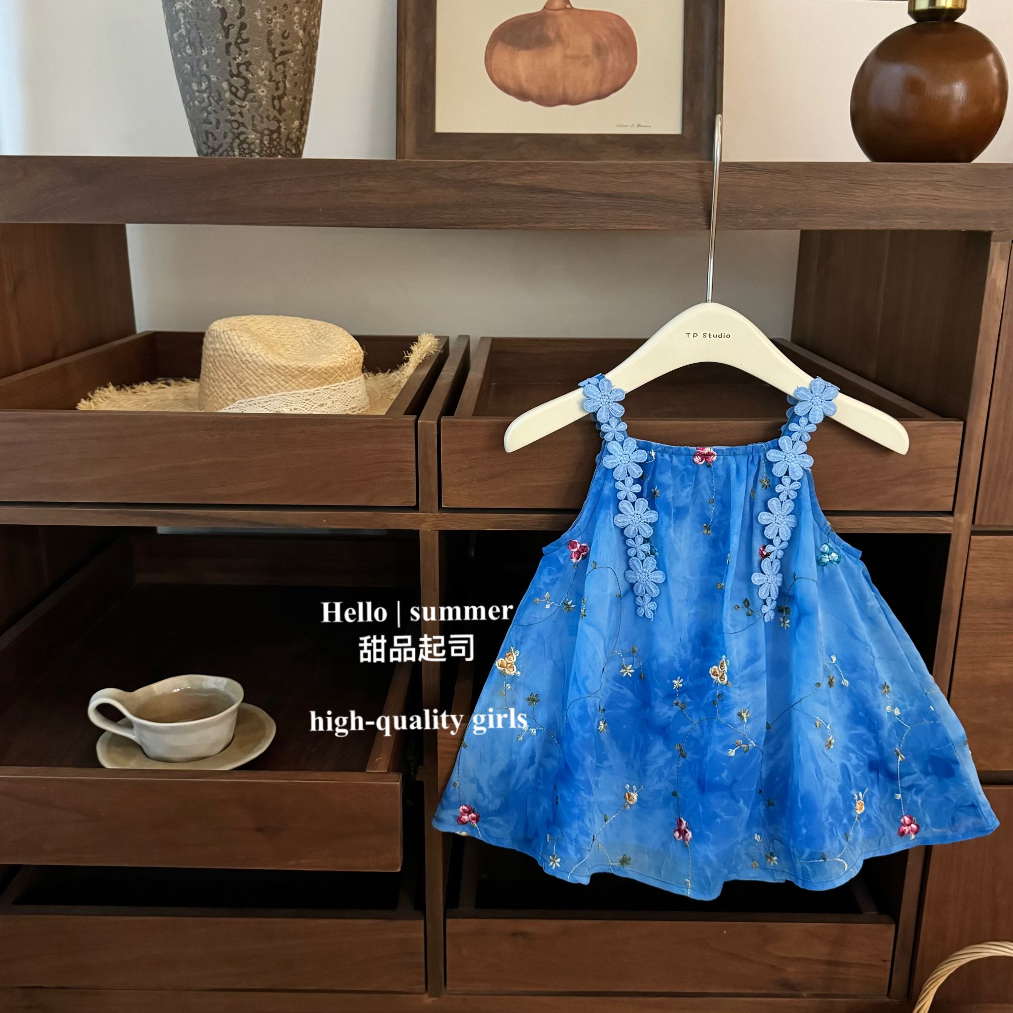 【甜品起司】度假风！原创女宝宝超美显白蓝色立体花朵刺绣背心裙