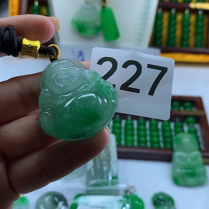 翡翠未镶嵌吊坠(赠链)