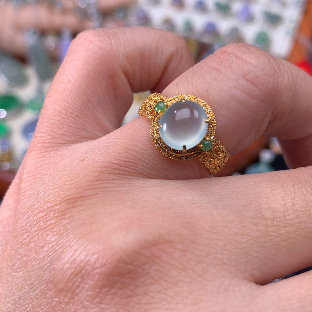 18K金镶嵌戒指翡翠蛋面戒指