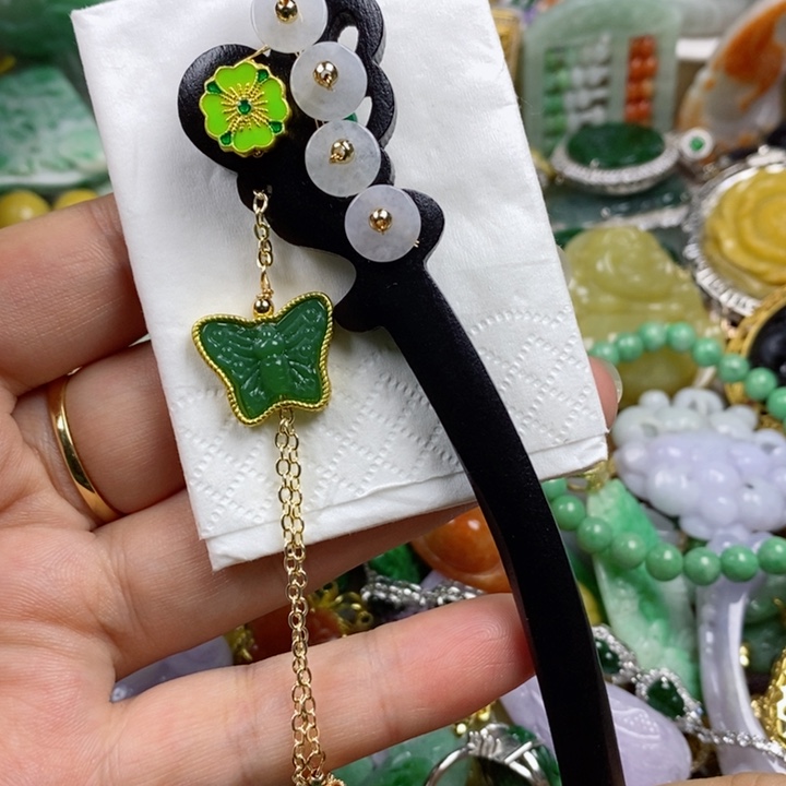 翡翠吊坠(赠链)未镶嵌