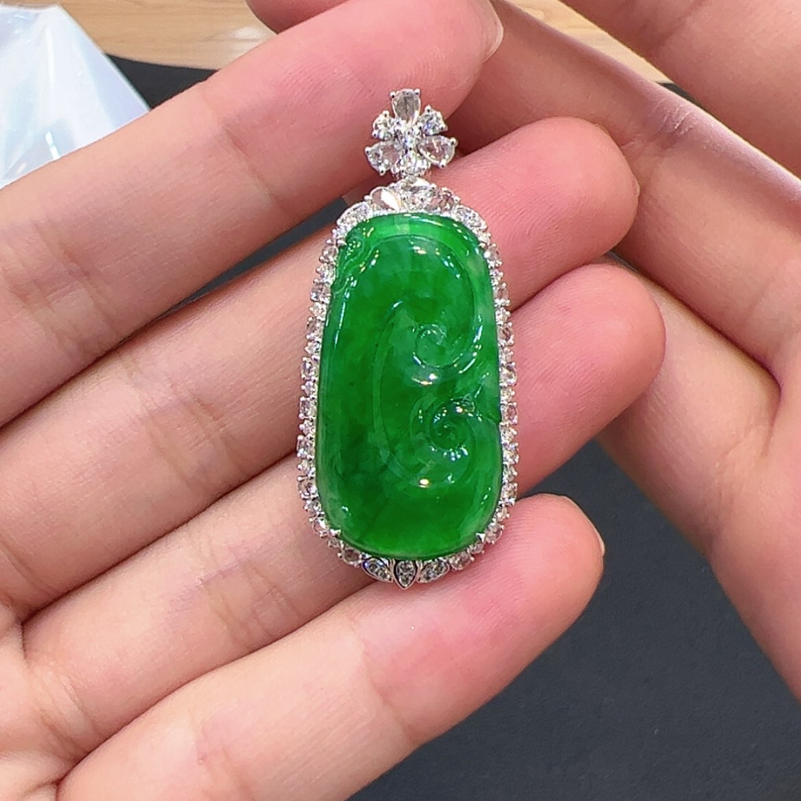 【闪购商品】翡翠18K金镶嵌颈饰如意