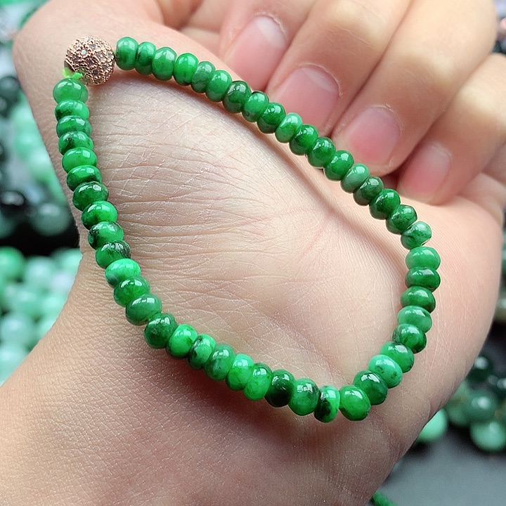 翡翠颈饰未镶嵌手串