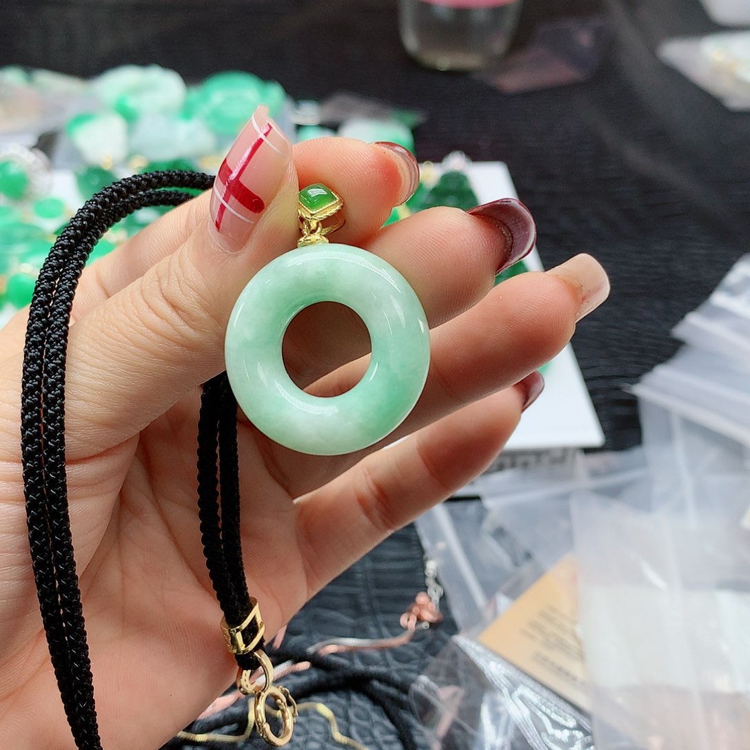 【闪购商品】翡翠吊坠(赠链)银S925镶嵌