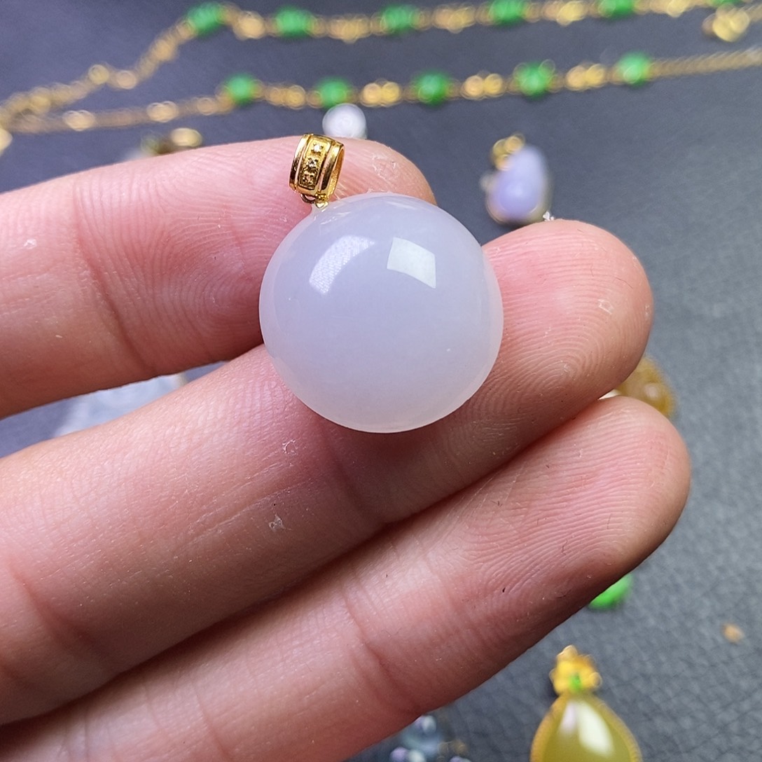 颈饰18K金镶嵌翡翠