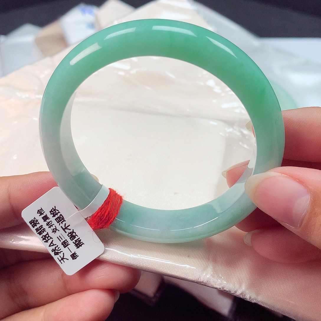 翡翠手镯未镶嵌天然缅甸A货翡翠手镯