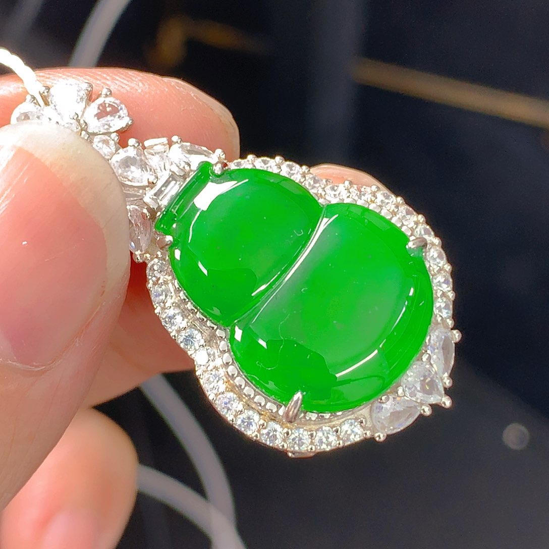 翡翠颈饰银S925镶嵌吊坠