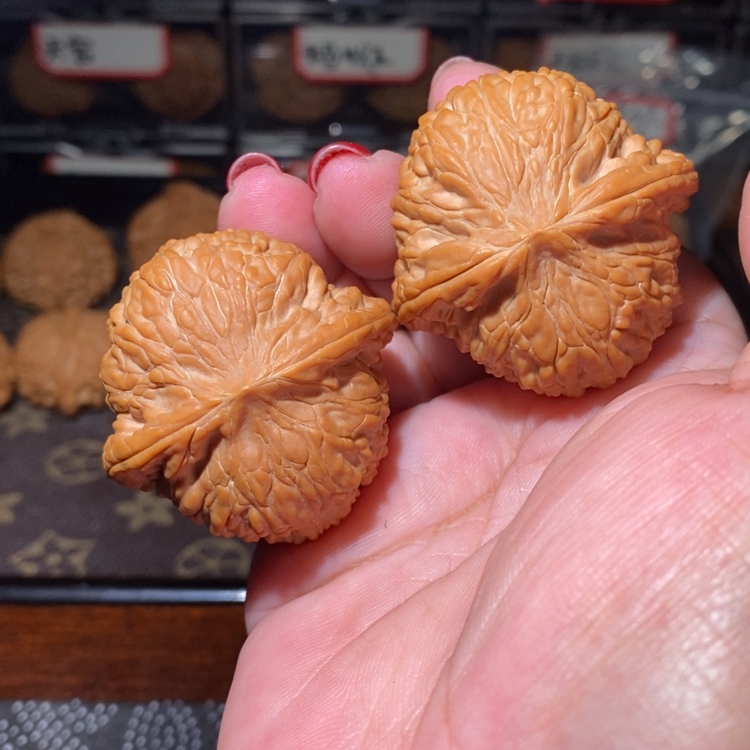 有****文玩核桃把件泥鳅背