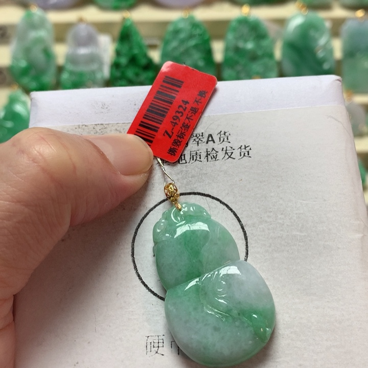 翡翠吊坠(不含链)18K金镶嵌