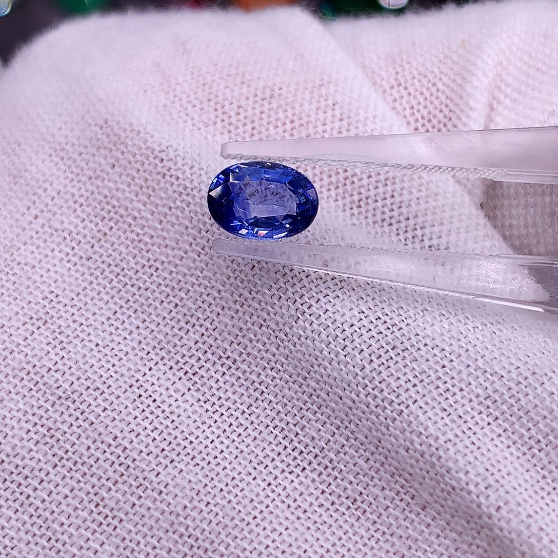 彩色蓝宝石裸石69888668899