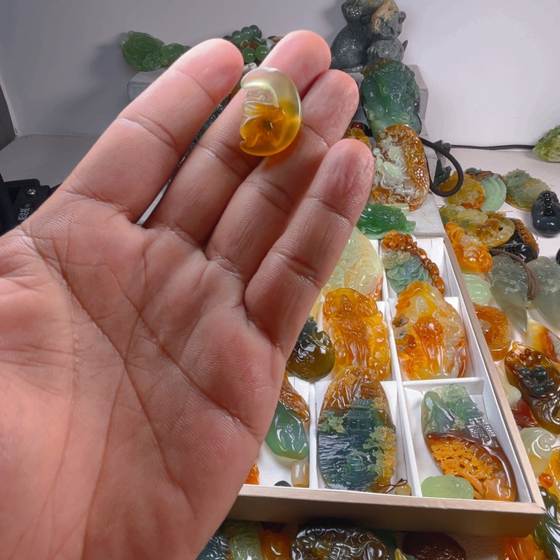 未镶嵌蛇纹石玉颈饰