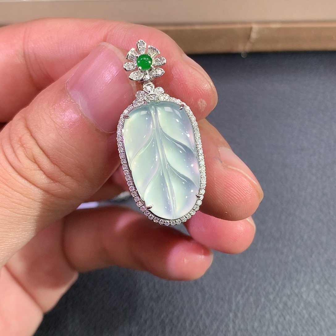 翡翠吊坠(赠链)18K金镶嵌