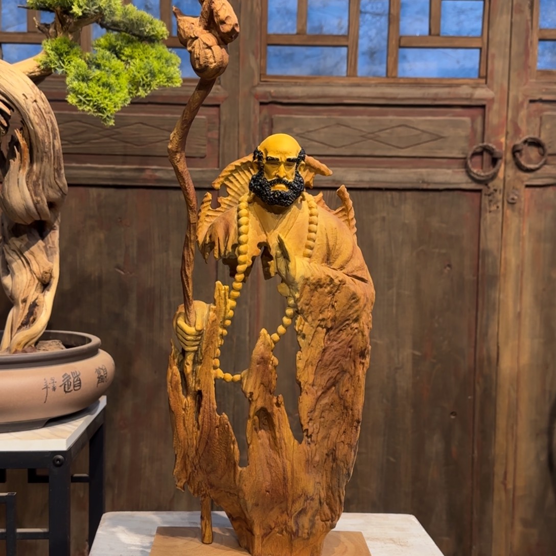 L***r香樟木达摩祖师桌面摆件