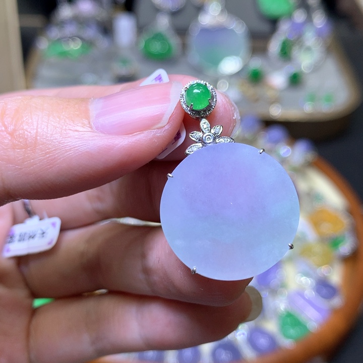 【闪购商品】翡翠颈饰18K金镶嵌翡翠吊坠项链