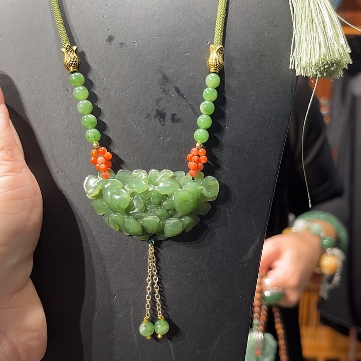 颈饰未镶嵌和田玉