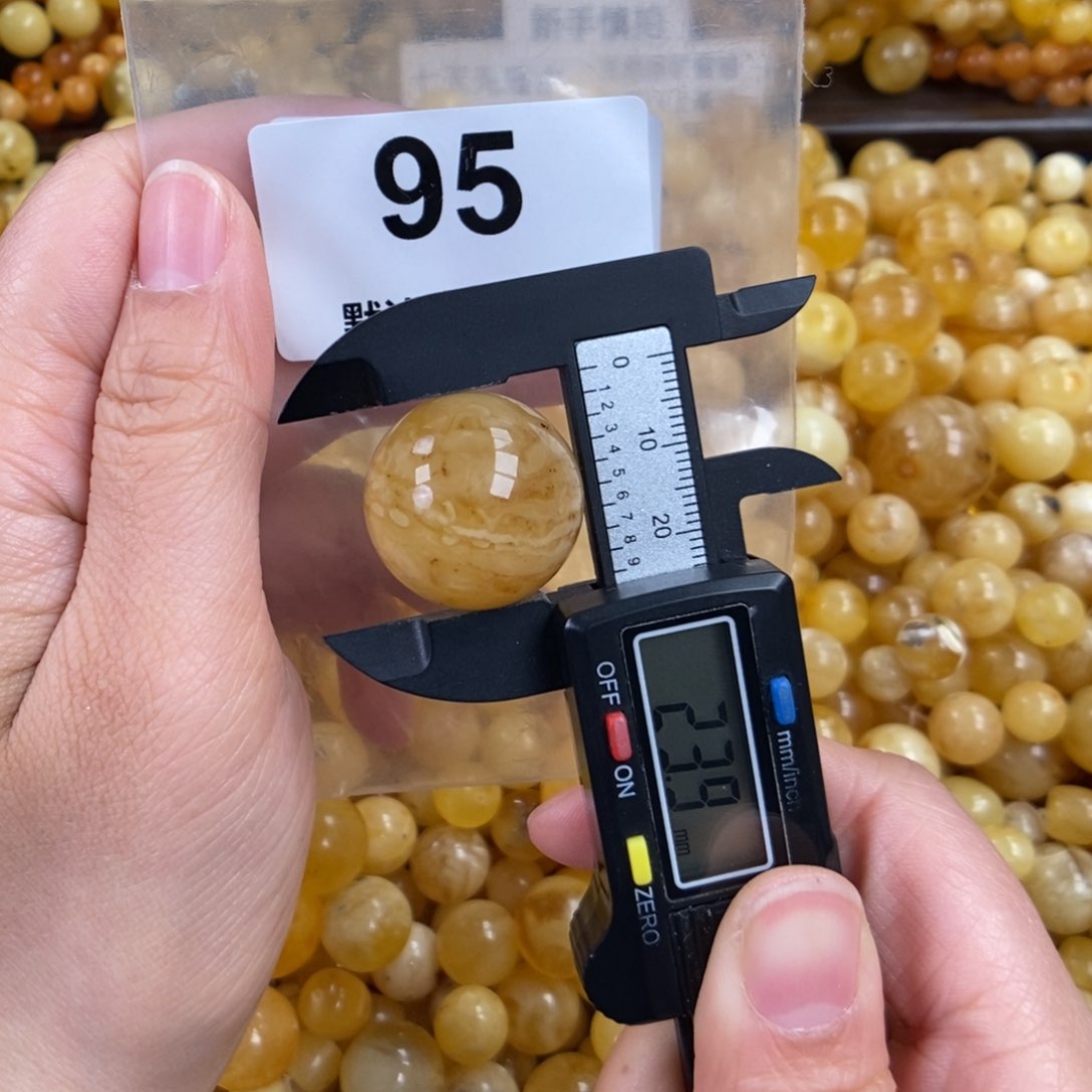 未镶嵌琥珀珠宝奇石