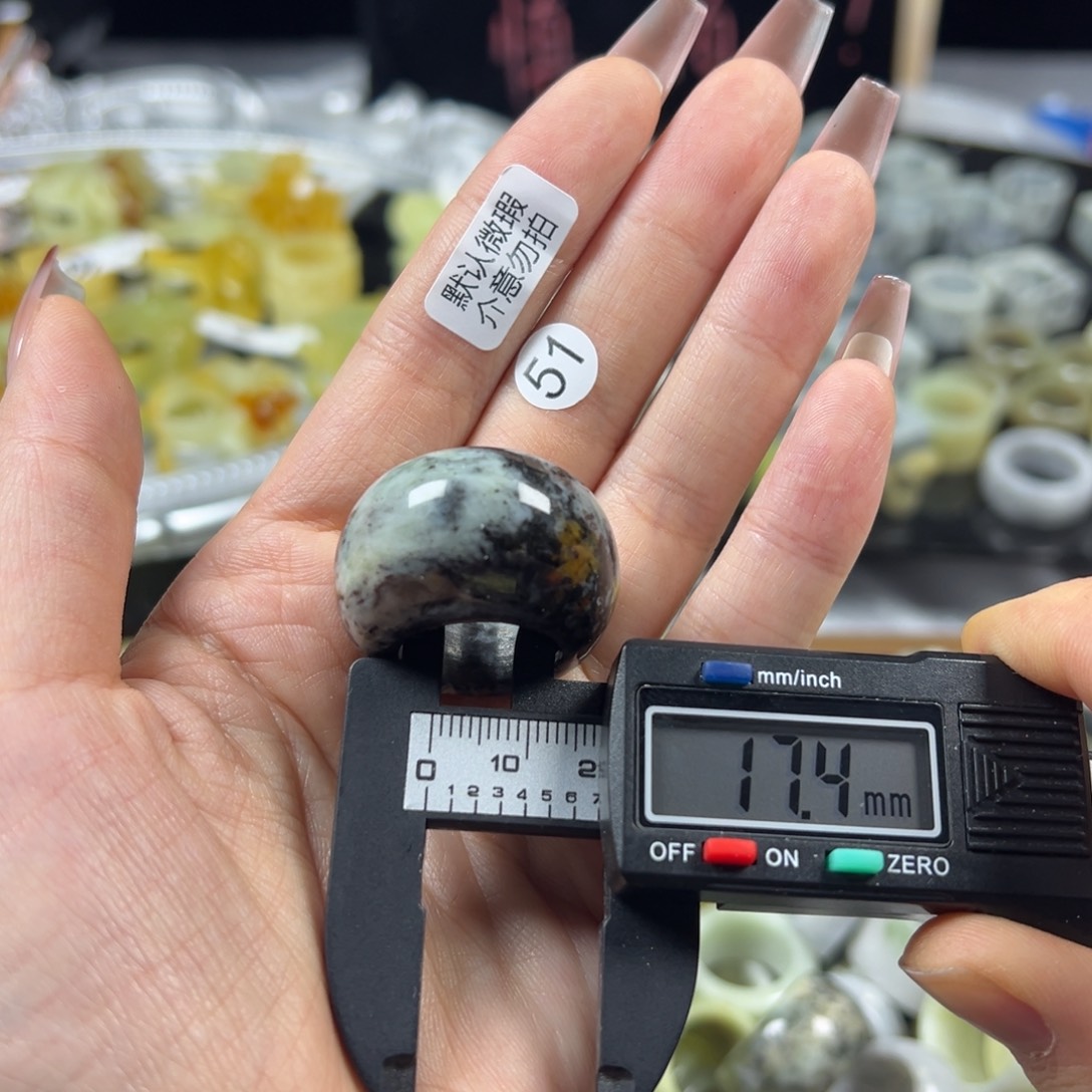 蛇纹石玉未镶嵌戒指