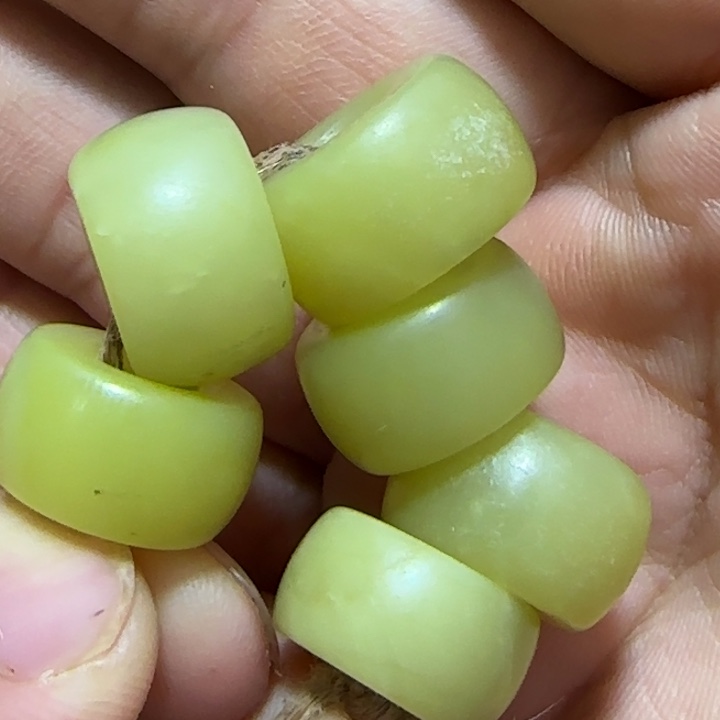 潮***馆和田玉（黄玉）未镶嵌颈饰