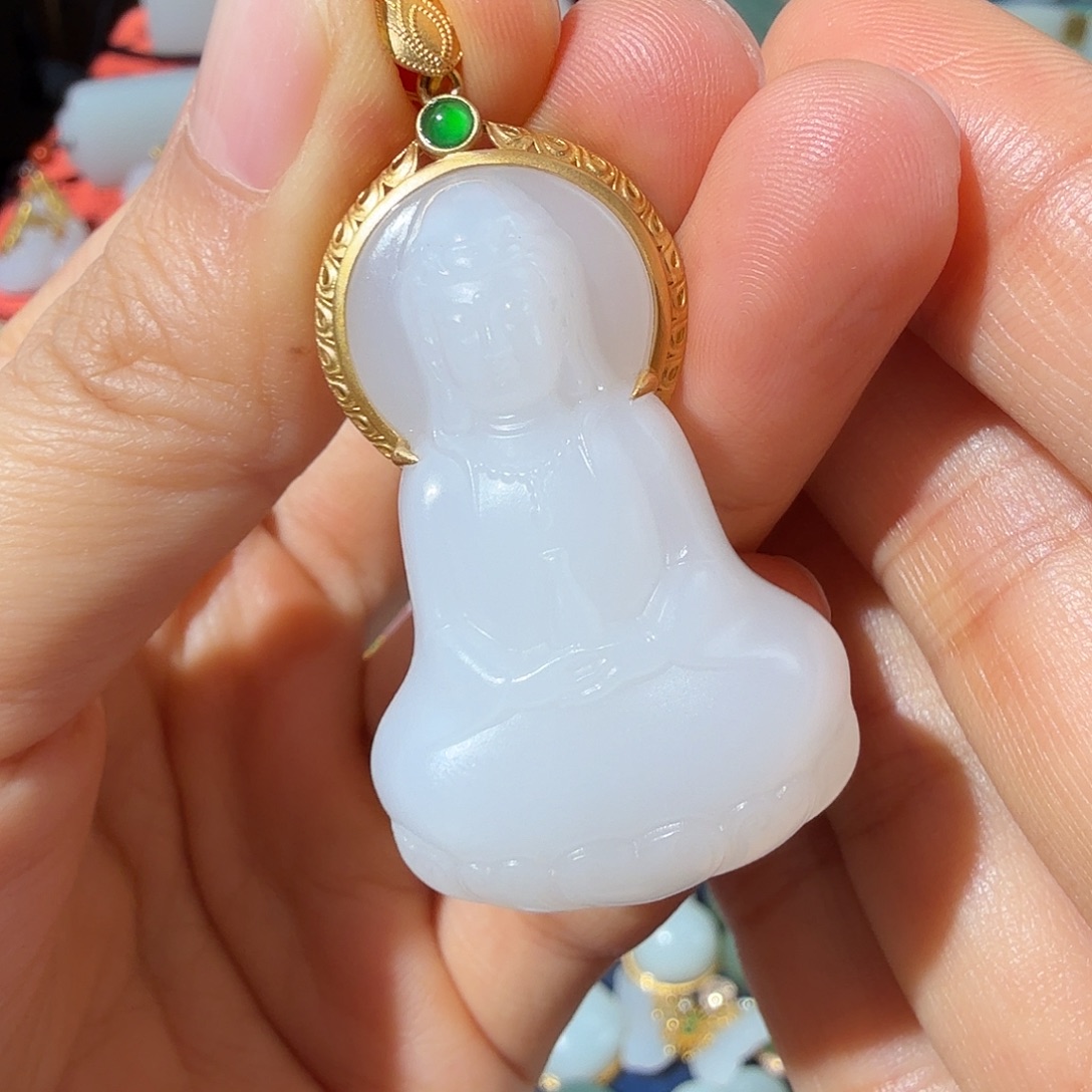 和田玉18K金镶嵌颈饰