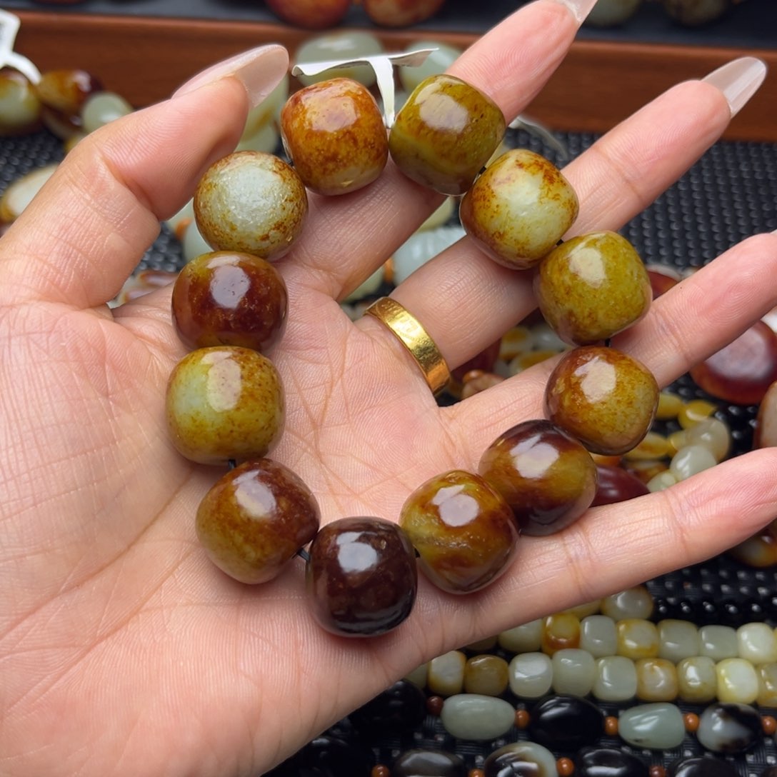 和田玉未镶嵌颈饰金*雀