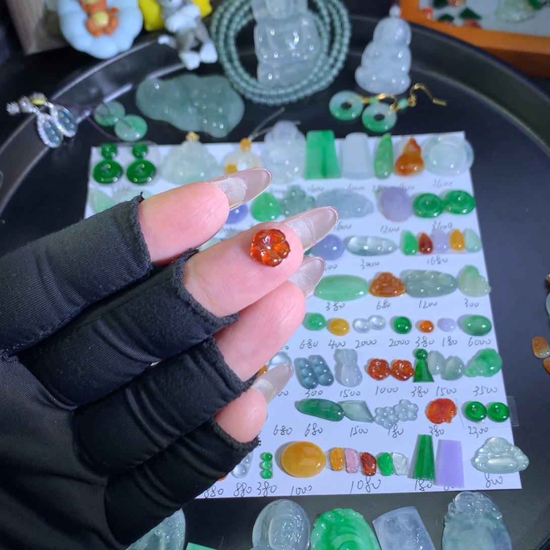 翡翠未镶嵌吊坠(不含链)红花