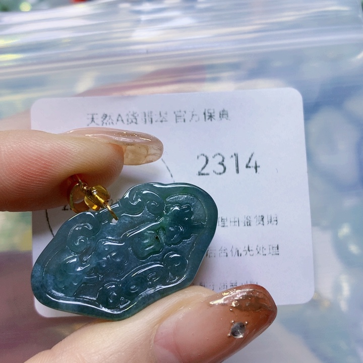 翡翠颈饰未镶嵌翡翠