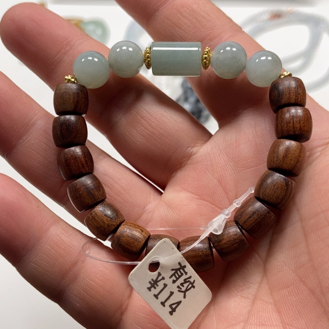 翡翠手镯未镶嵌翡翠