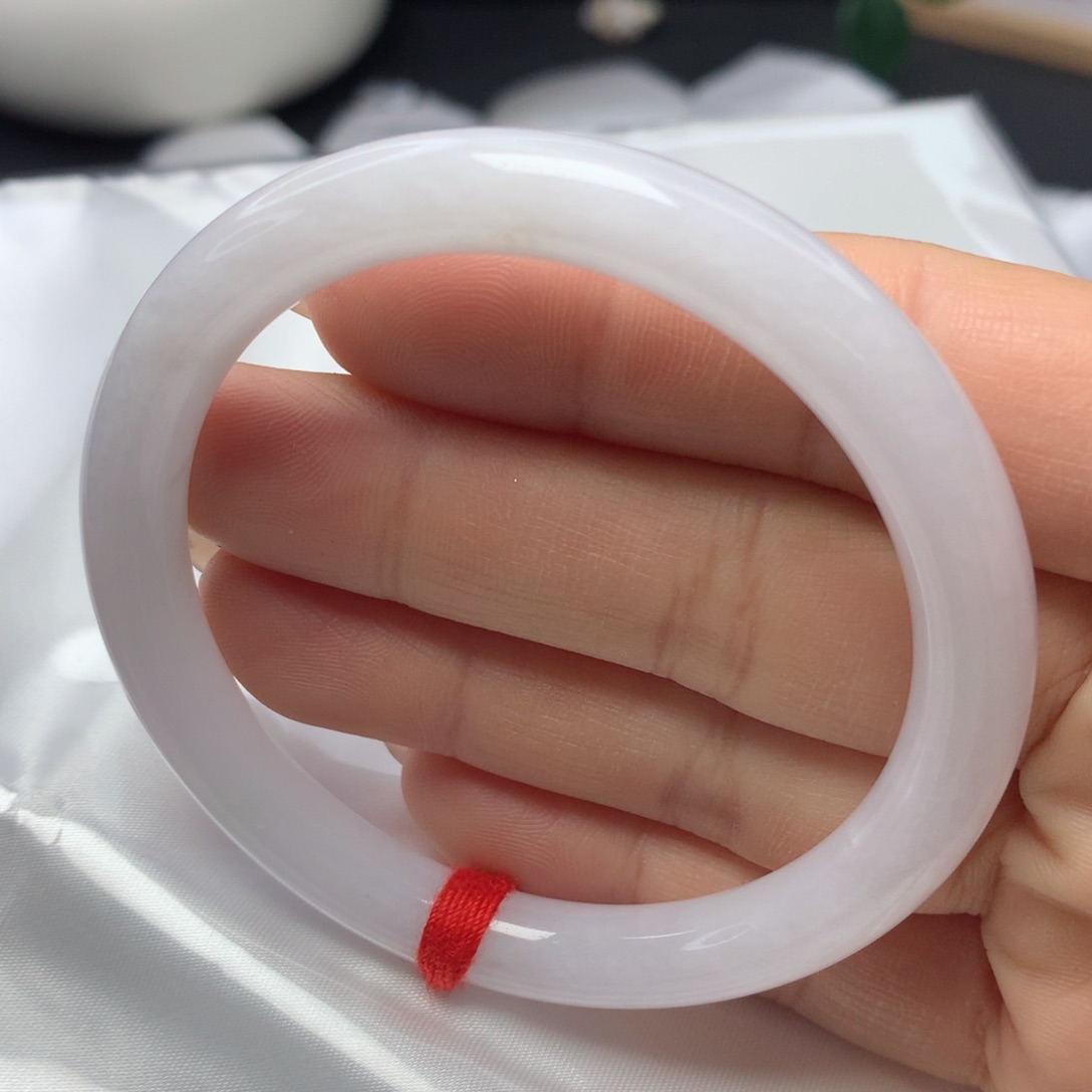 翡翠手镯（圆镯）未镶嵌56565757