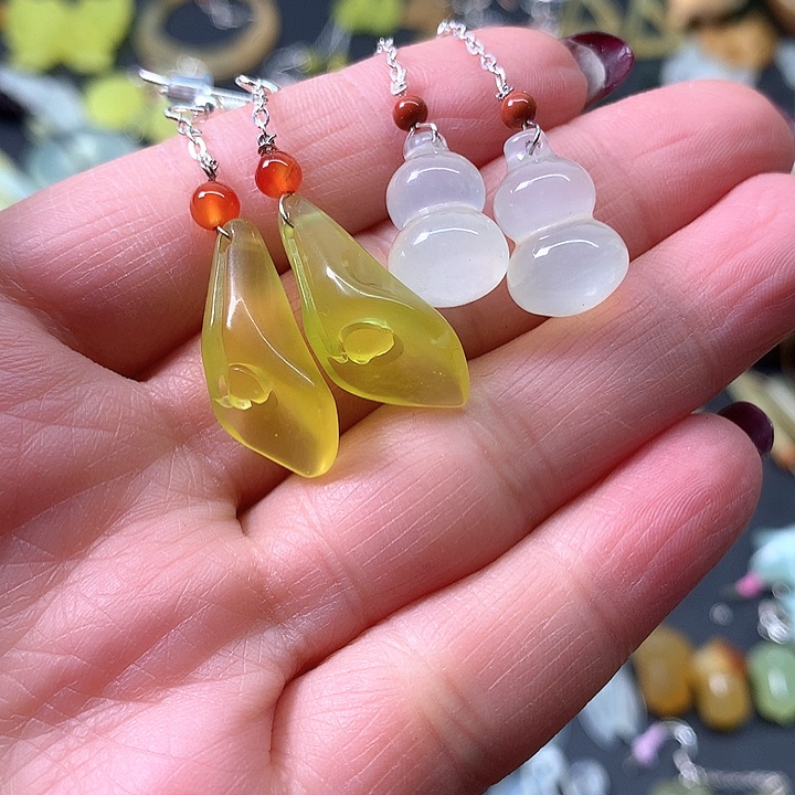 蛇纹石玉耳饰未镶嵌