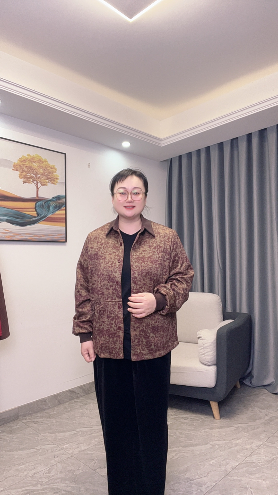 春秋季撞色花色纽扣款洋气中老年女装夹克风衣翻领外套