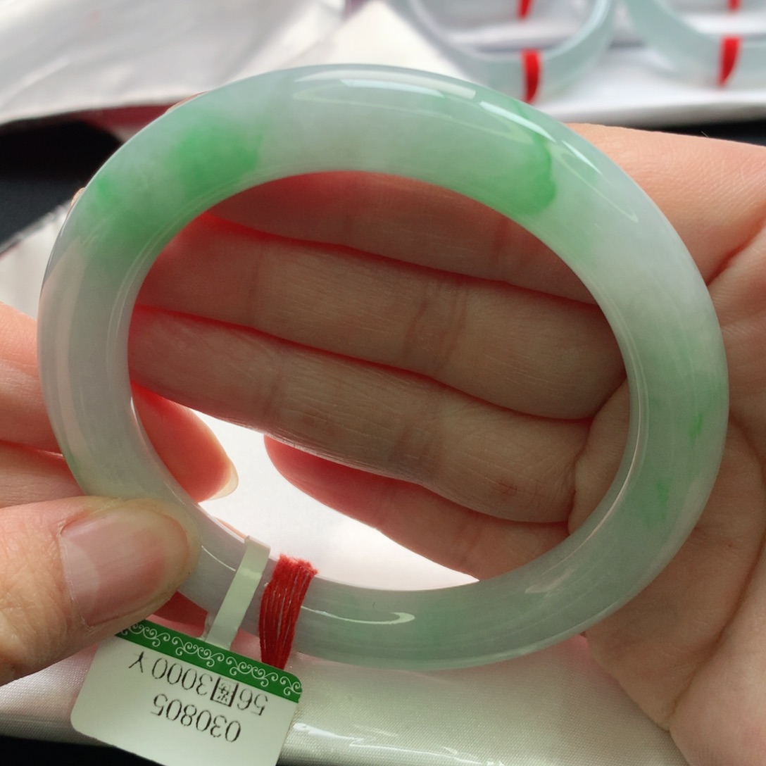 翡翠手镯未镶嵌5657圈