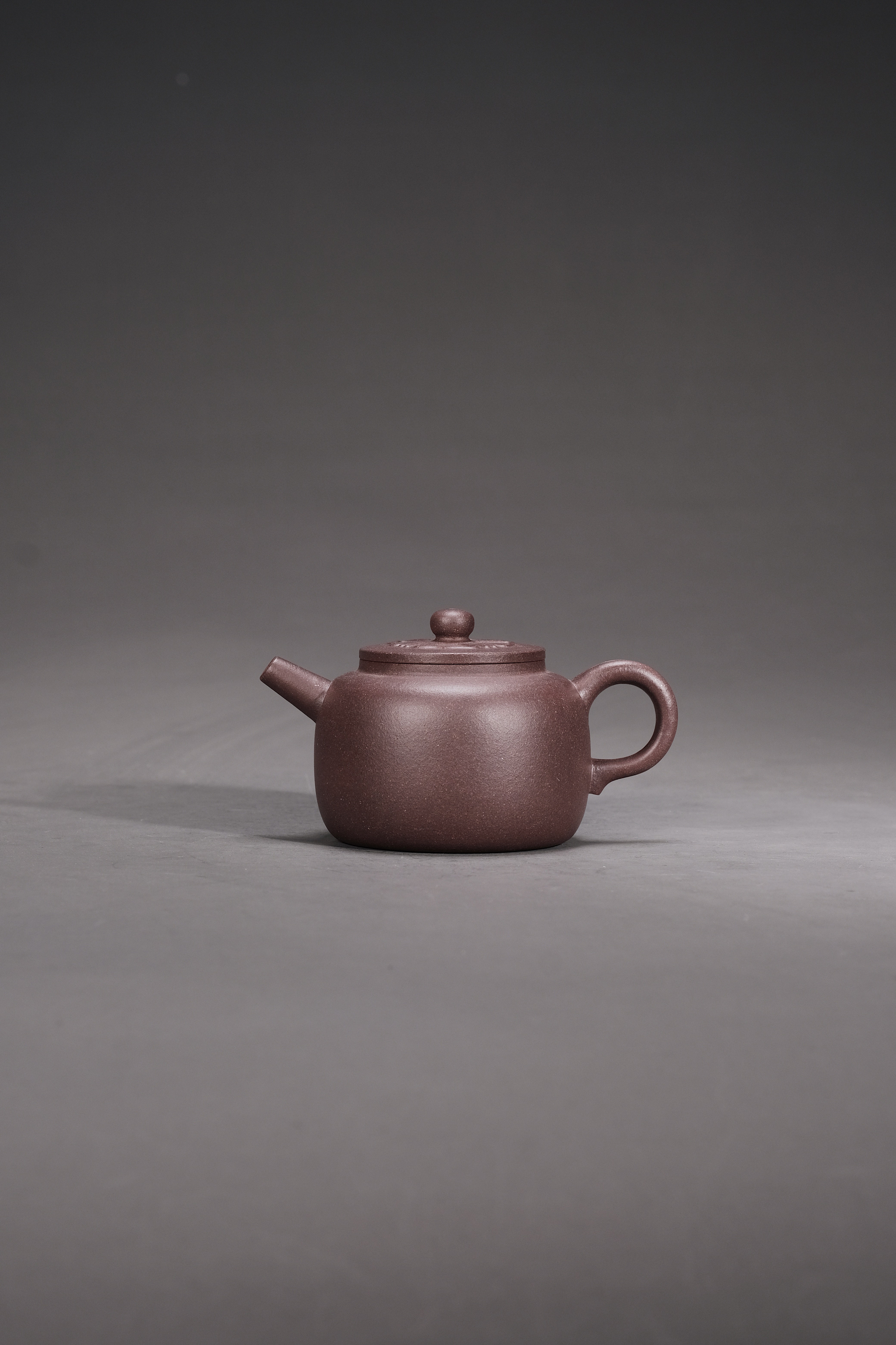 【宜子孙】亨裕柿蒂纹莲子壶.紫泥.容量120cc