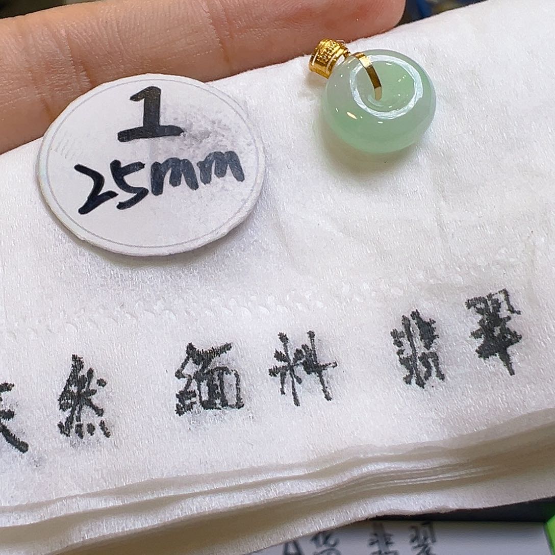 翡翠颈饰18K金镶嵌翡翠