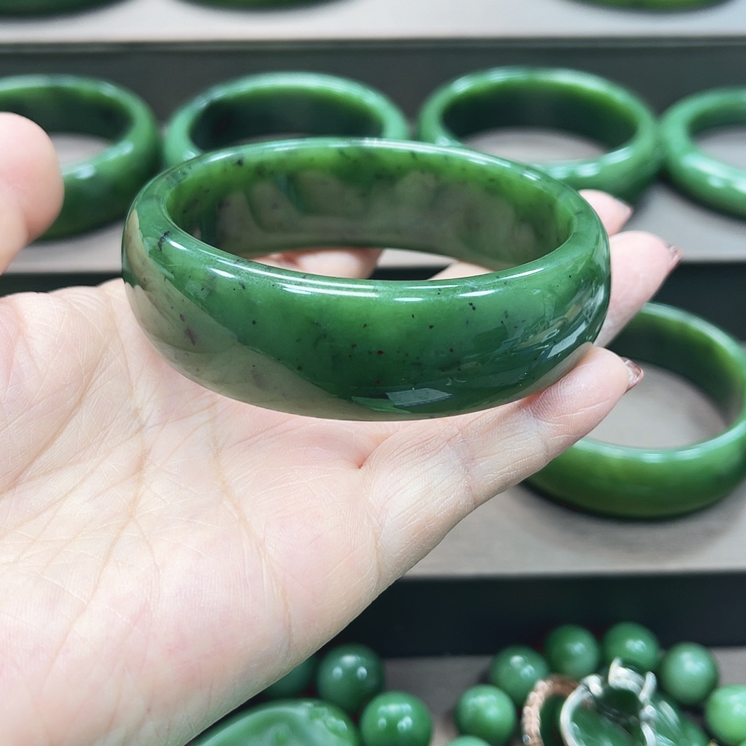 和田玉（碧玉）未镶嵌手镯