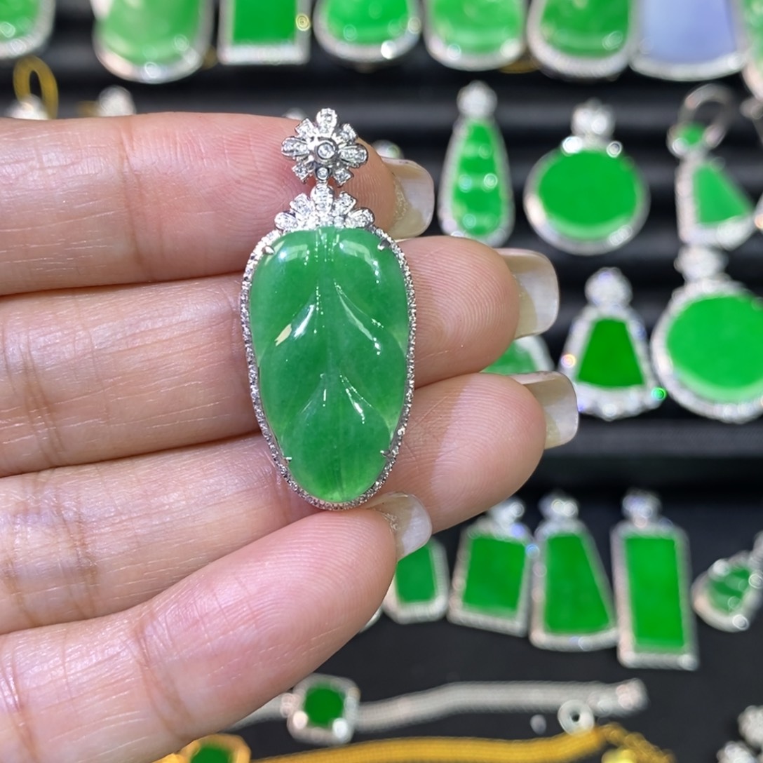 翡翠吊坠(不含链)18K金镶嵌吊坠