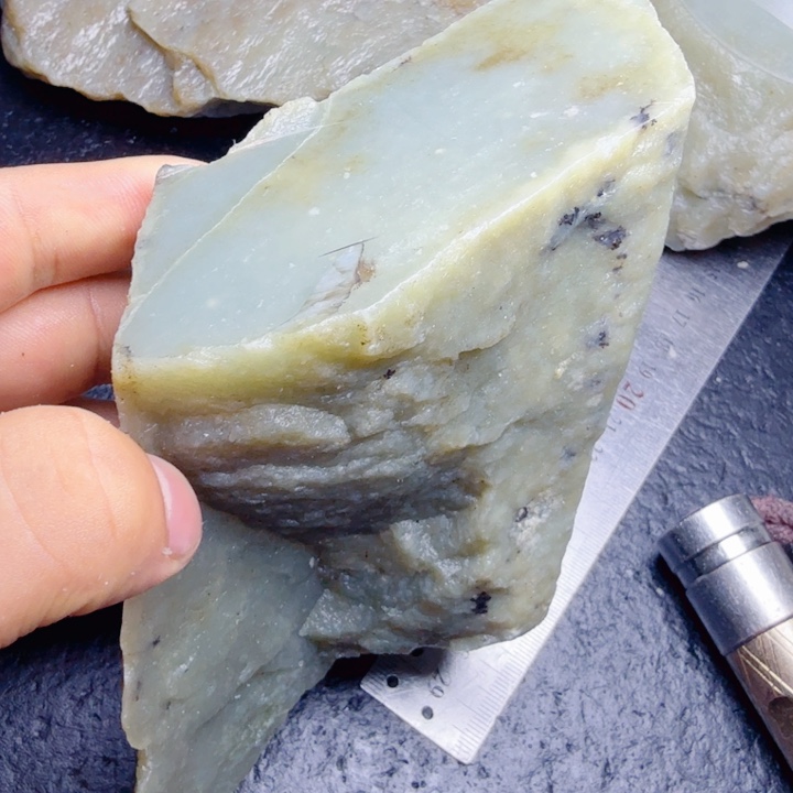 和田玉（糖玉）未镶嵌珠宝奇石