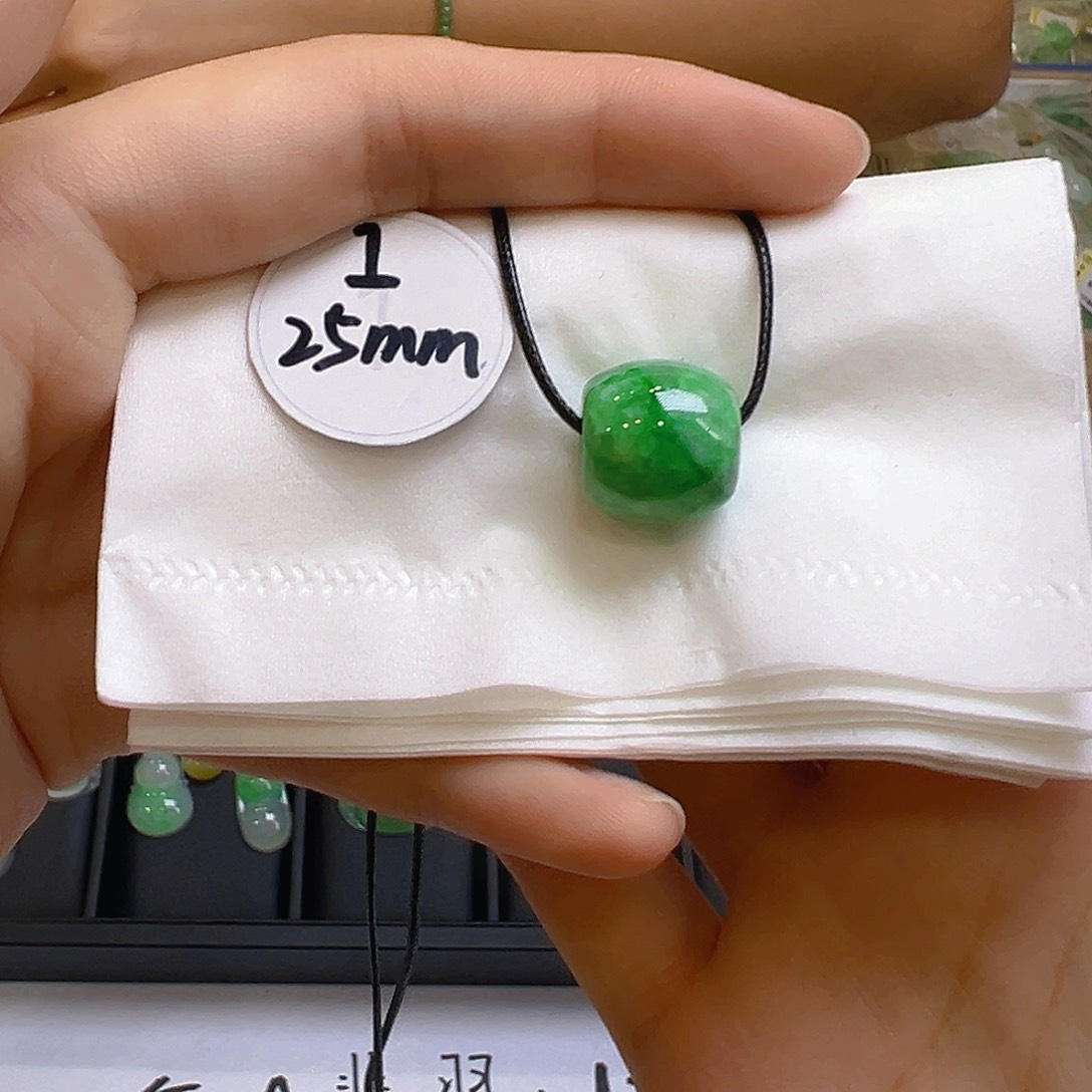 翡翠吊坠(不含链)未镶嵌翡翠