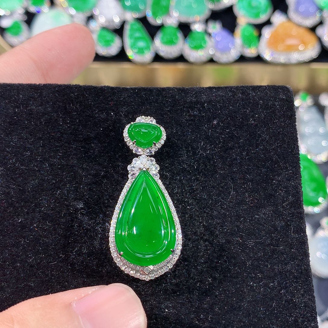 翡翠18K金镶嵌颈饰