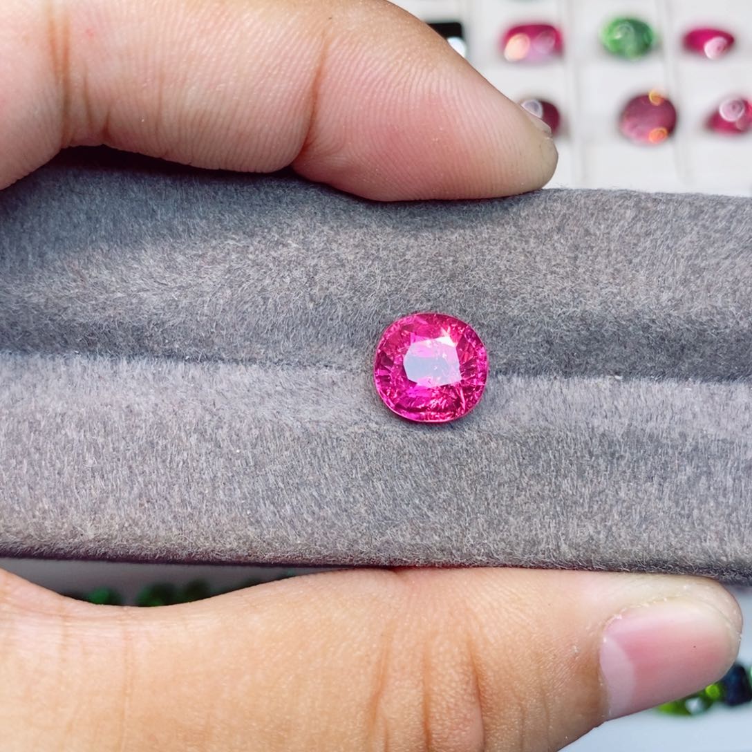 碧玺裸石未镶嵌卢比来3.5克拉