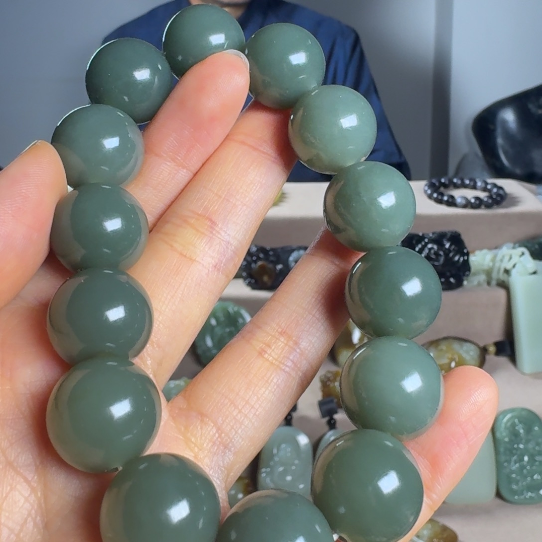 和田玉颈饰未镶嵌