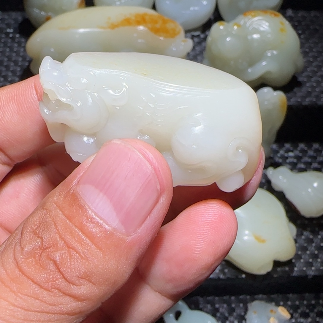 T***g和田玉未镶嵌颈饰