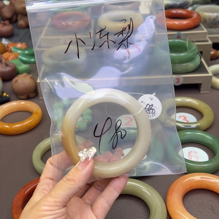 未镶嵌手镯石英岩玉✨****✨